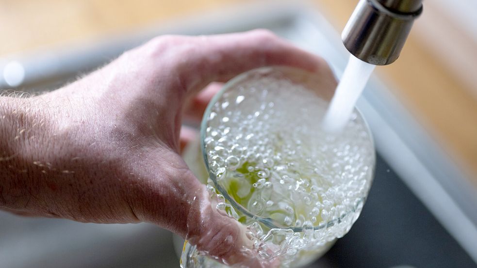 Die Norder müssen ab November deutlich mehr für ihr Trinkwasser bezahlen. Foto: DPA