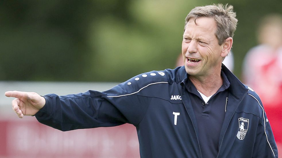 Trainer Ralf Backhaus möchte mit dem TuS Esens weiter Punkte sammeln. Foto: Doden/Emden