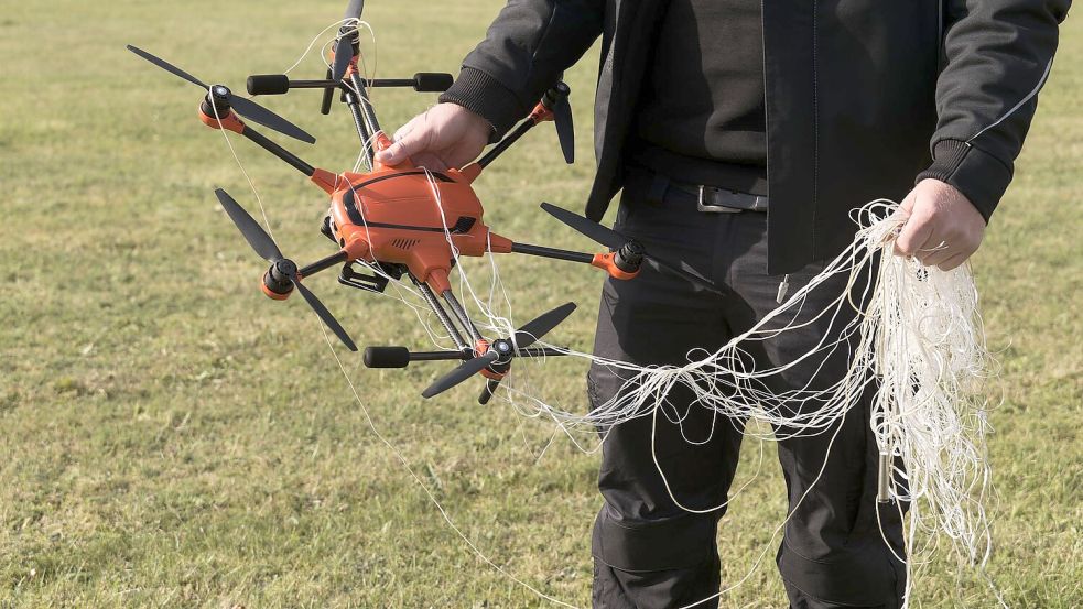 Technische Hilfsmittel zum Abfangen von Drohnen werden immer wichtiger für die Sicherheitsbehörden in Deutschland. Foto: Marcus Golejewski