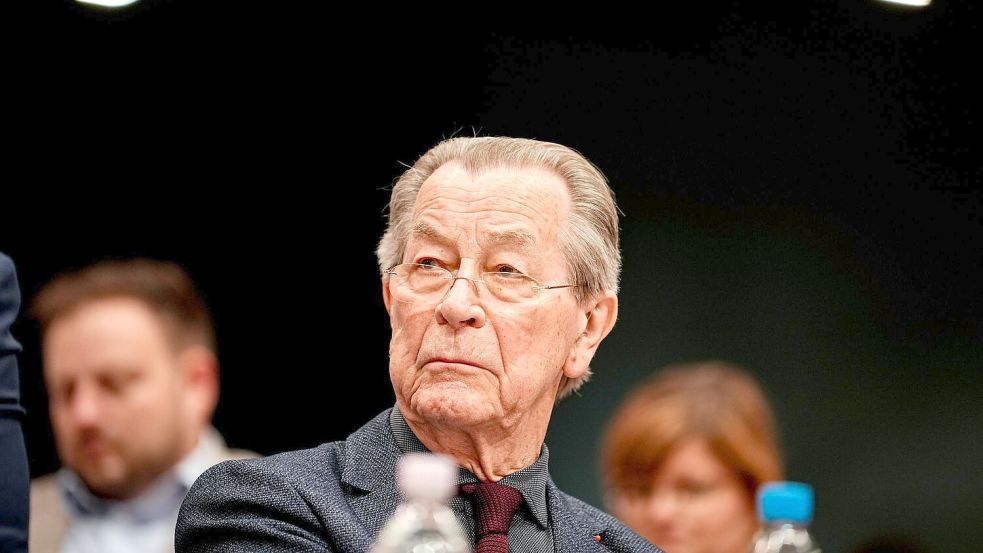 Verlangt von der SPD Mut bei Sozialreformen: der Ex-Parteivorsitzende Franz Müntefering. (Archivbild) Foto: Kay Nietfeld/dpa