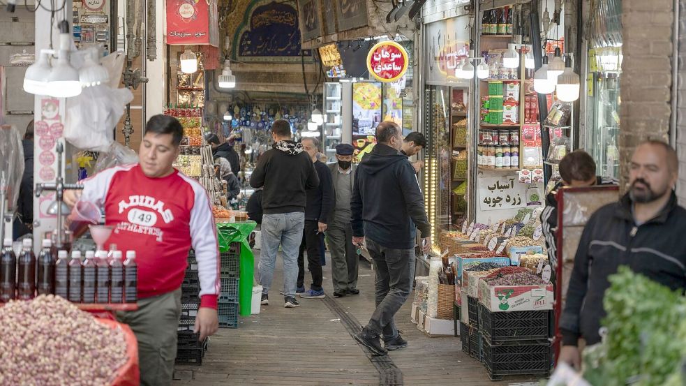 Am Sonntag greifen wieder frühere UN-Sanktionen gegen den Iran. (Archivbild) Foto: Arne Immanuel Bänsch