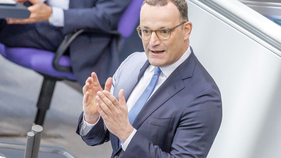 „Die Vermögensverteilung in Deutschland ist sehr ungleich. Ich halte das für ein Problem“, sagt Jens Spahn im Interview. Foto: IMAGO/Andreas Gora