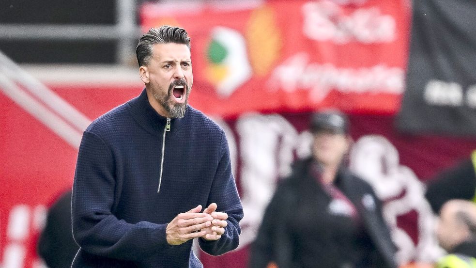 Sandro Wagner verlor mit dem FCA zum vierten Mal in Serie. Foto: Harry Langer