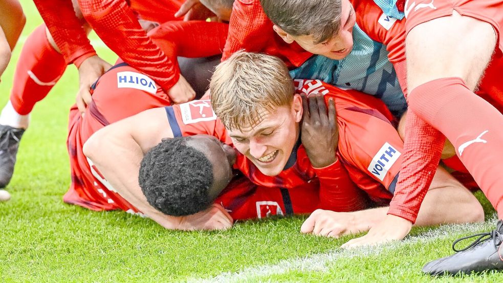 Heidenheimer Erleichterung: Vor dem Spiel gegen den FCA war der Ostalb-Club punktlos gewesen. Foto: Harry Langer