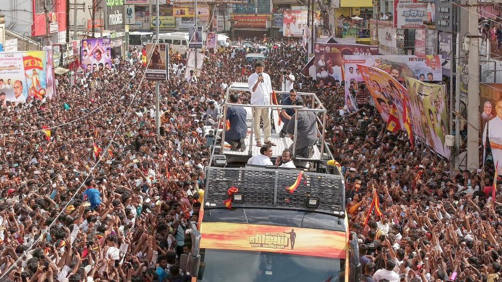 Menschenmassen kamen zusammen, um eine Rede von Joseph Vijay Chandrasekhar anzuhören. Foto: Seshadri Sukumar
