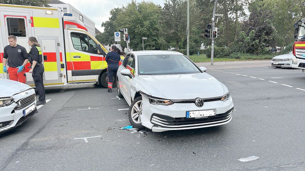 Auf dem Osnabrücker Schlosswall ist am Samstagnachmittag ersten Informationen zufolge mindestens eine Person bei einem Unfall verletzt worden. Foto: NWM-TV