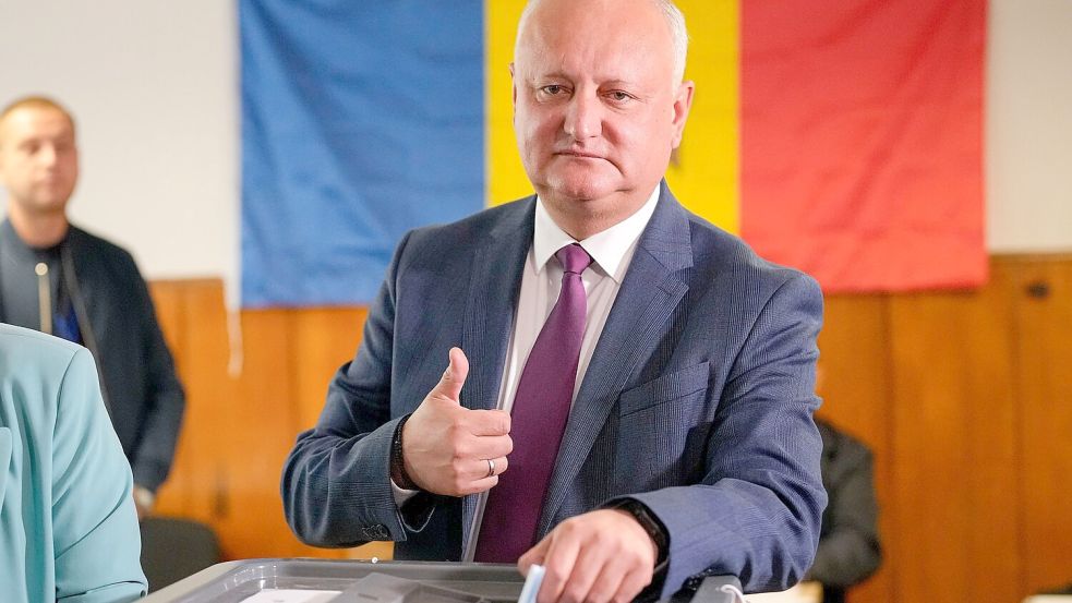 Der frühere Präsident Igor Dodon gilt mit seinem russlandfreundlichen Patriotischen Block in Moldau weiter als ein Machtfaktor. Foto: Vadim Ghirda/AP/dpa