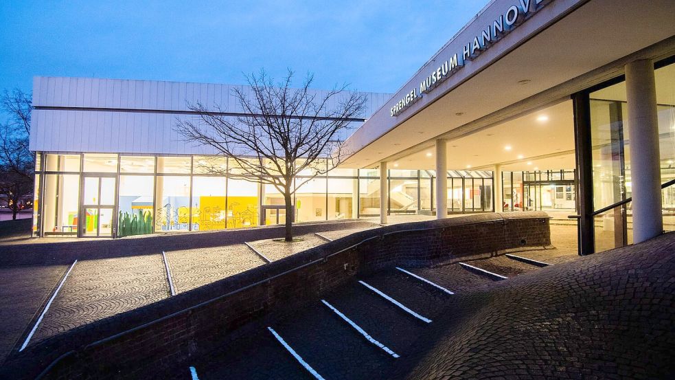 Für eine Ausstellung mit Werken von Künstlern wie Yayoi Kusama und Takashi Murakami hat das Sprengel Museum Hannover derzeit seine Öffnungszeiten ausgeweitet. (Archivbild) Foto: Julian Stratenschulte