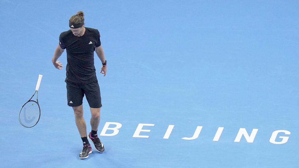 Alexander Zverev ließ seinen Frust am Schläger aus. Foto: Andy Wong/AP/dpa