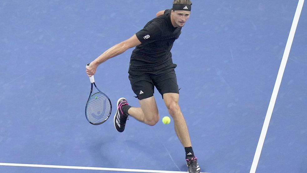 Alexander Zverev verliert erneut gegen Daniil Medwedew. Foto: Andy Wong/AP/dpa