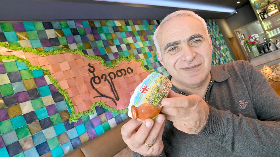 Bringt die georgische Küche nach Ostfriesland: Koch Nadar Adjiev. Fotos: Klaus Ortgies