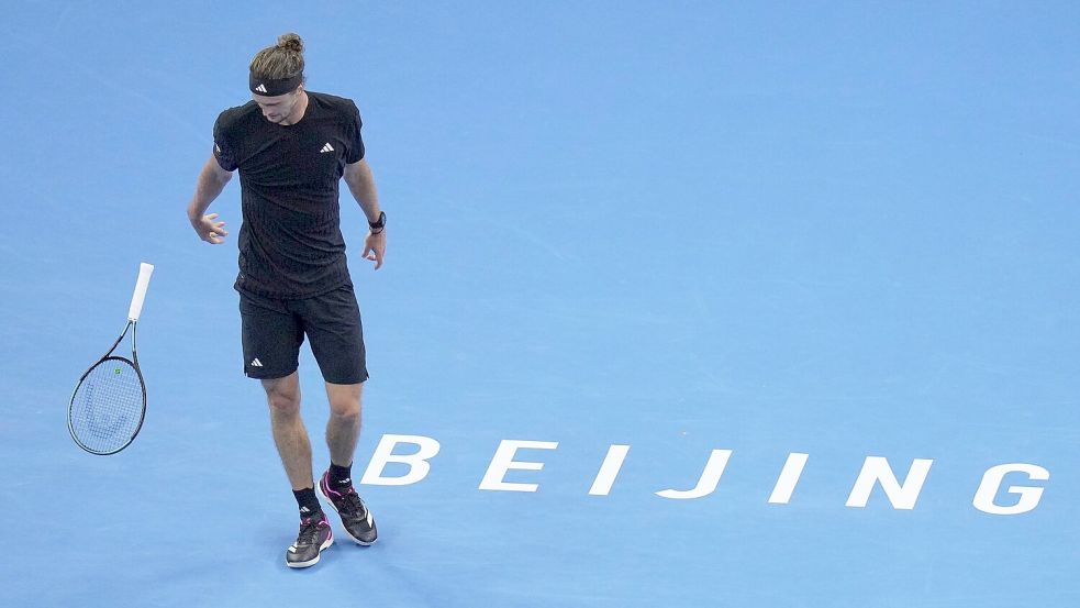 Alexander Zverev ließ seinen Frust am Schläger aus. Foto: Andy Wong/AP/dpa