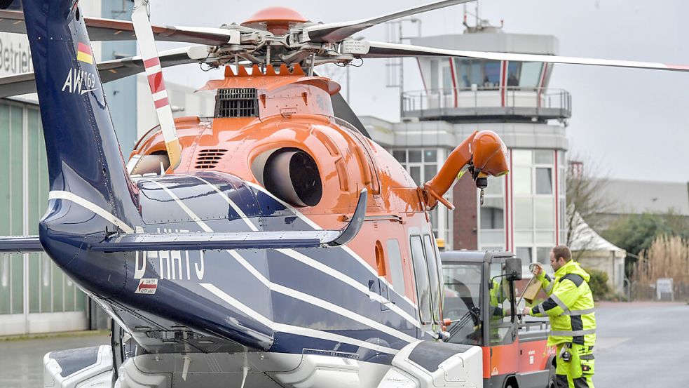 Auf dem Emder Flugplatz ist teils großer Betrieb – von null bis 50 Starts und Landungen pro Tag spricht der Geschäftsführer Olaf Schmidt. Foto: Klaus Ortgies/Archiv