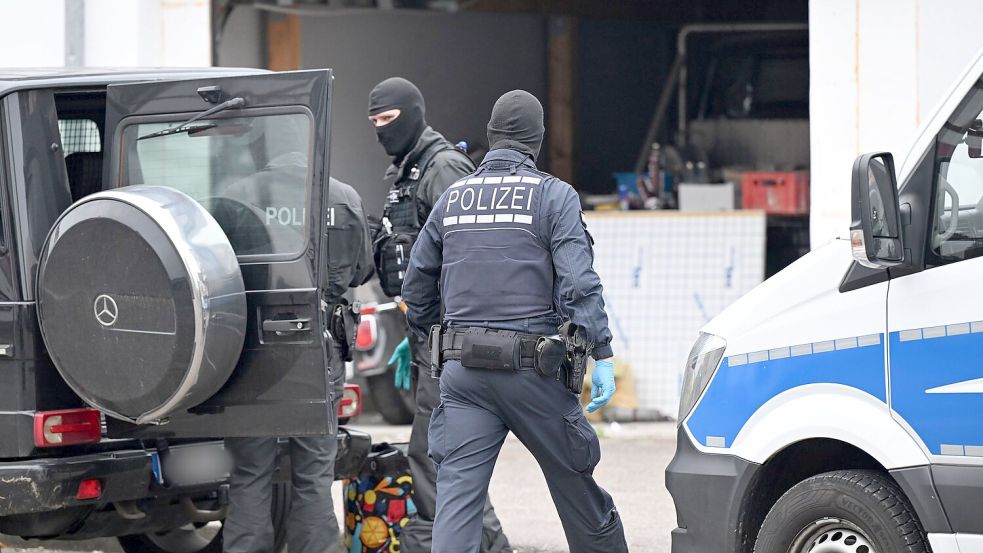 Auch in Weil der Stadt bei Stuttgart waren die Beamten im Einsatz. Foto: Bernd Weißbrod