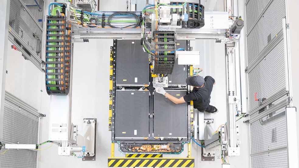 Lithium wird primär für die Herstellung von Batterien für Elektroautos genutzt. Foto: dpa/Sebastian Kahnert