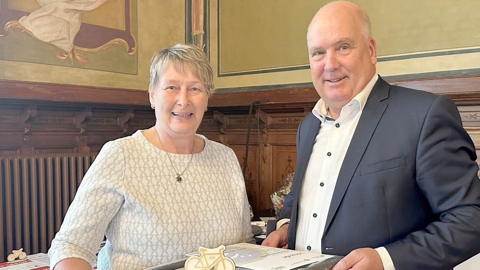 Den Preis für die beste Einzelfahrerin überreichte Claus-Peter Horst an Marion Lohmeyer. Foto: privat