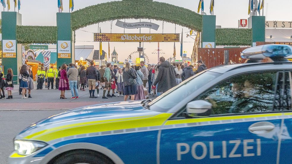 Das Münchner Oktoberfest durfte am Mittwochabend nach einer Bombendrohung wieder öffnen. Foto: Armin Weigel