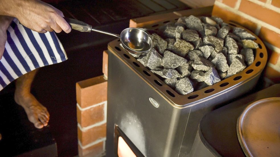 Mit stündlichen Aufgüssen lockt die Eventsauna im De Baalje zahlreiche Gäste an. Nun soll das Sauna-Erlebnis auf neue Füße gestellt werden. Foto: DPA