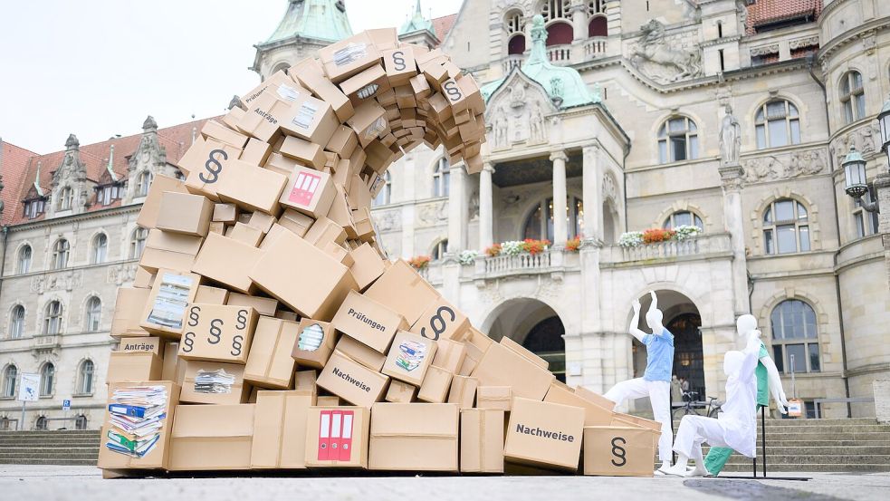 Viele Branchen klagen über bürokratischen Aufwand. (Archivbild) Foto: Julian Stratenschulte