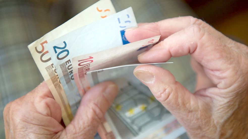 Manche Rentner kommen kaum über die Runden, andere haben hohe Einkommen. (Symbolbild) Foto: picture alliance/dpa