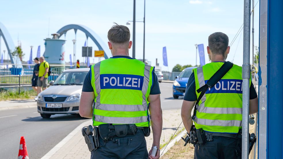 Bundespolizisten am deutsch-polnischen Grenzübergang in Frankfurt (Oder): Mit der "Migrationswende“ will die Bundesregierung auch die AfD bekämpfen. Foto: dpa/Patrick Pleul