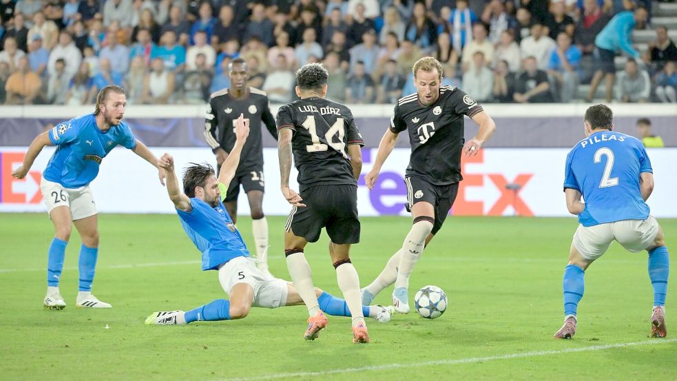 Ein Mann ist nicht zu stoppen: Harry Kane eilt von Tor zu Tor, hier bei seinem famosen Sololauf beim 5:1 der Bayern gegen den FC Pafos. Foto: Peter Kneffel