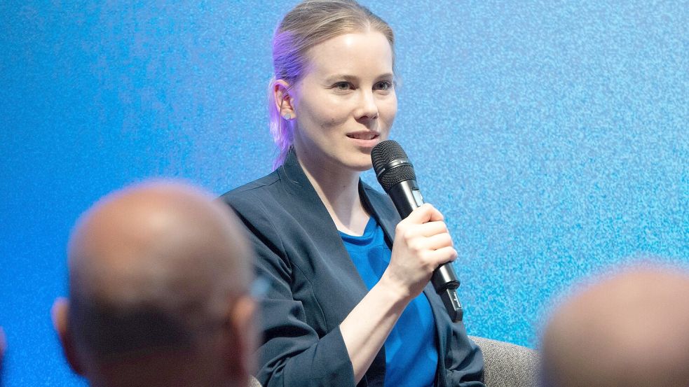Die Journalistin und Autorin Julia Ruhs, die vom NDR geschasst wurde, spricht bei der Diskussionsveranstaltung „Debatte erwünscht? Meinungsvielfalt und Medienkultur.“ Foto: DPA/Thomas Eisenkrätzer