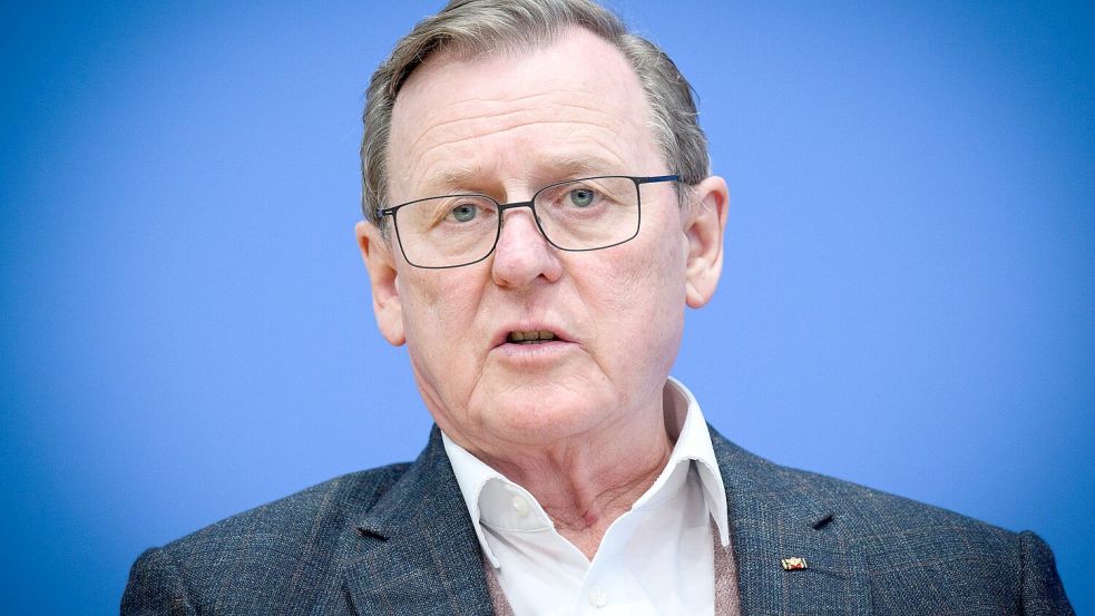 Linken-Politiker Bodo Ramelow (69) meint: „Der psychologische Zustand unserer deutschen Einheit ist so verheerend in den Vorurteilen, die Osten und Westen übereinander pflegen.“ Foto: Bernd von Jutrczenka/dpa