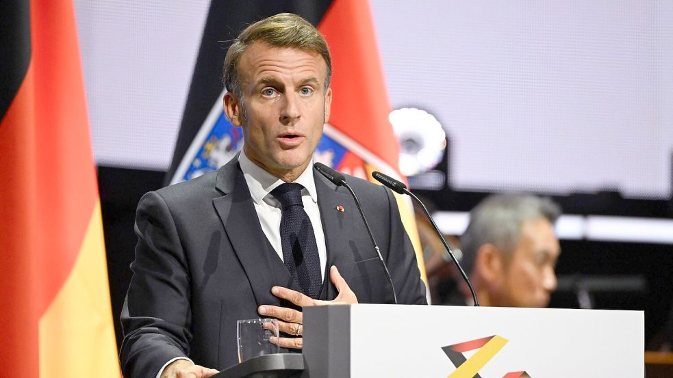 Präsident Macron schlägt in seiner Rede einen weiten Bogen. Foto: Jean-Christophe Verhaegen/POOL A
