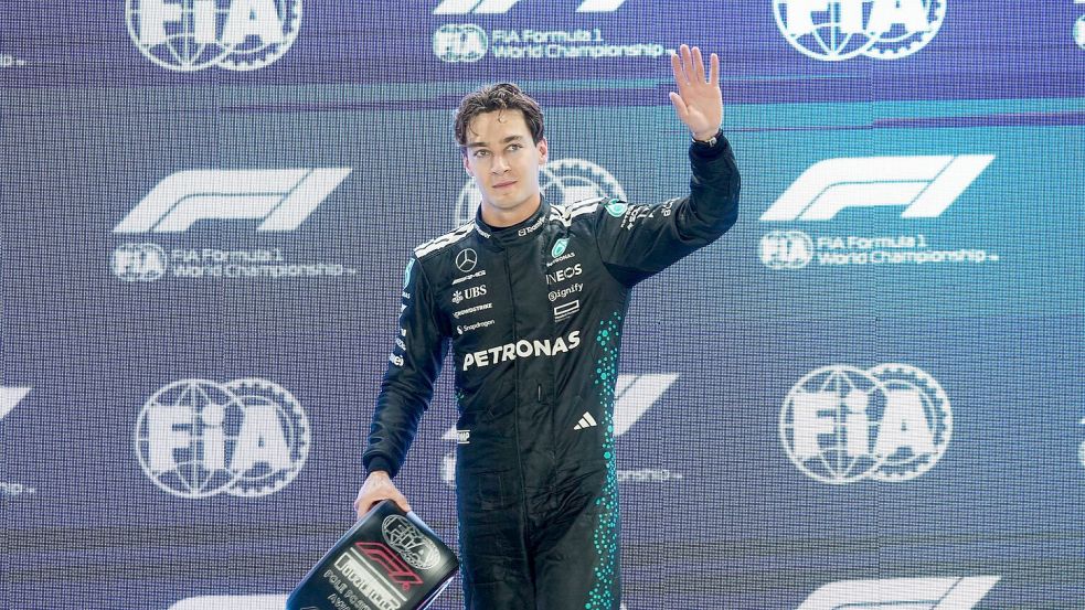 George Russell holte sich mit einem Streckenrekord die Pole Position. Foto: Vincent Thian/AP/dpa