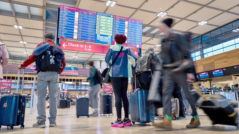 Der Hackerangriff legte am BER elektronische Systeme lahm, die für die Passagier- und Gepäckabfertigung genutzt werden. (Archivbild) Foto: Michael Ukas