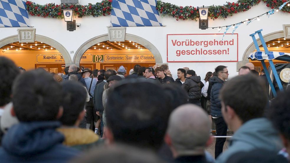 Manche Gäste standen beim Oktoberfest vor verschlossenen Türen. Foto: Felix Hörhager