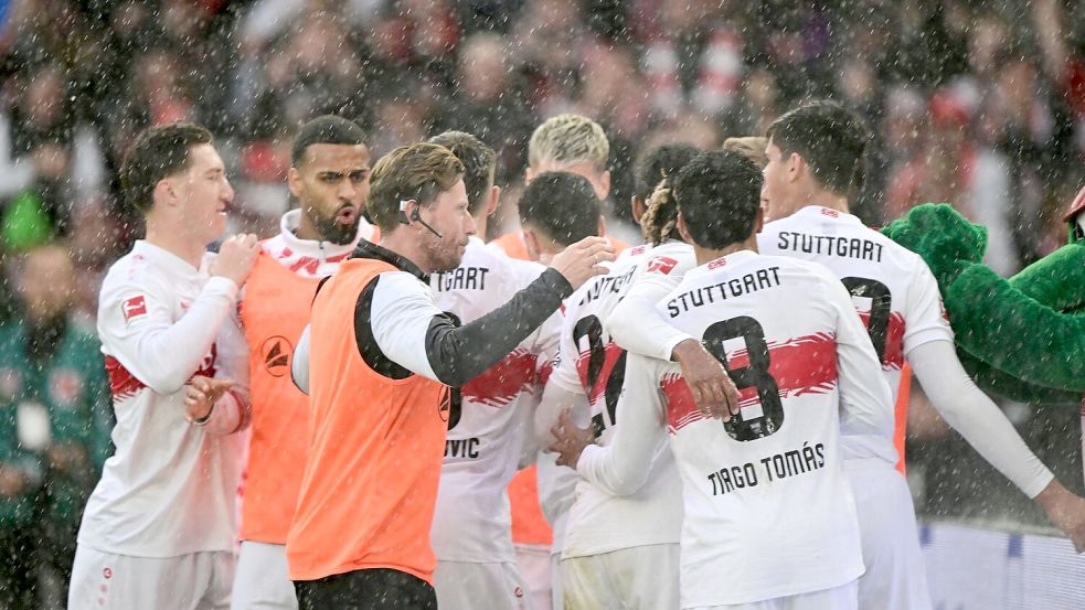 Der VfB jubelte kollektiv über den Treffer von Bilal El Khannouss. Foto: Bernd Weißbrod