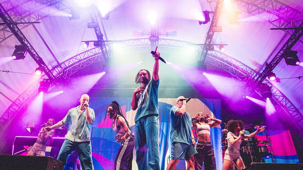 Die Berliner Jungs von Culcha Candela werden mit ihren Tänzerinnen am Samstag, 11. Juli 2026, auf der Freilichtbühne in Wiesmoor zu sehen sein. Foto: Sarah Heldt