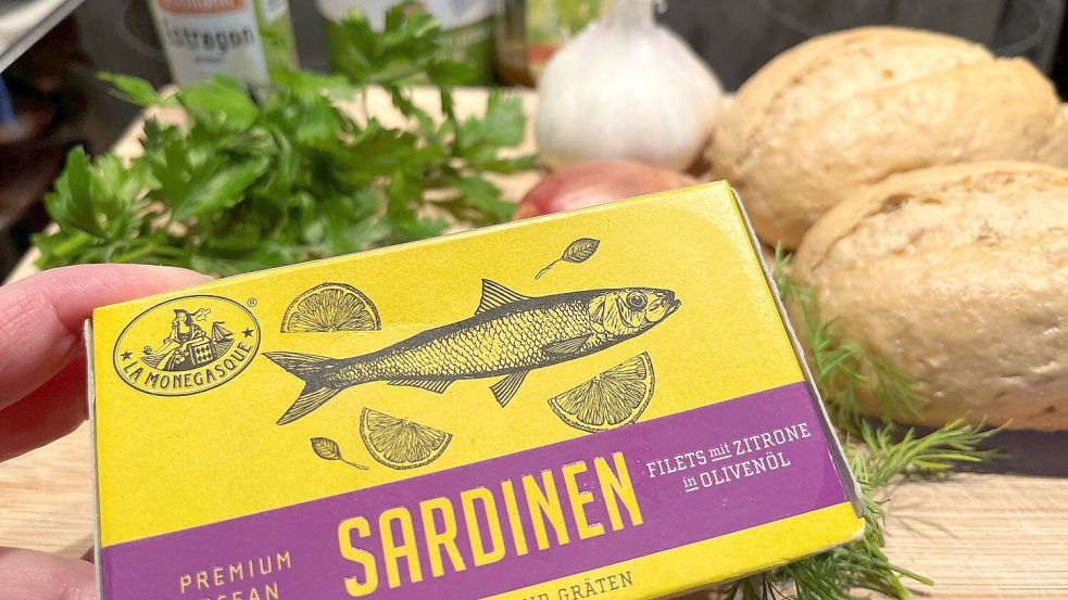 Sardinen aus der Dose stehen im Mittelpunkt dieses Rezepts. Foto: Carmen Leonhard