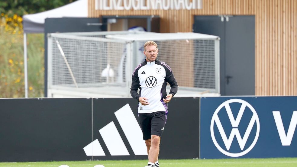 Im DFB-Stammquartier bereitet Julian Nagelsmann die Nationalspieler auf die WM-Quali-Spiele vor. Foto: Daniel Karmann