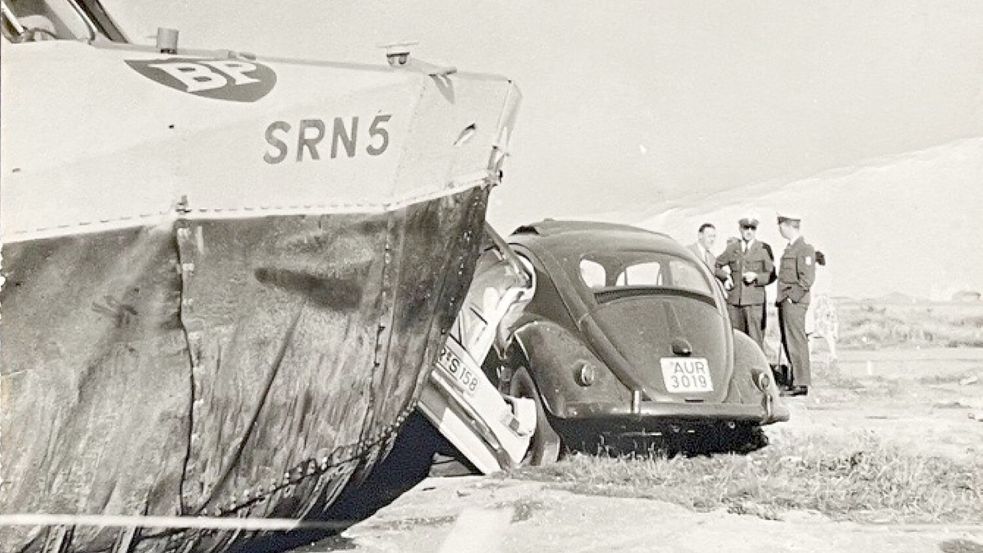 Hovercraft mit Platten: Gut zu sehen ist, dass das Luftkissen stark Luft verloren hat und die Gummischürze beschädigt ist. Foto: Familie Deckena