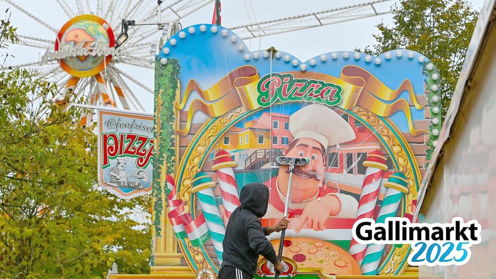 Der Gallimarkt-Aufbau läuft. Foto: Klaus Ortgies