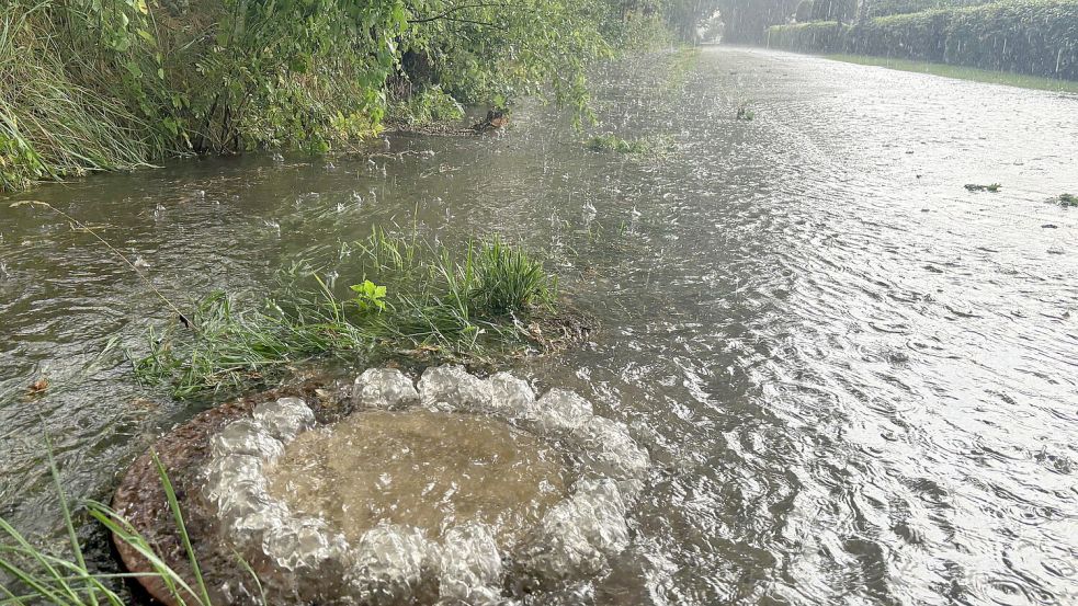 Beim Starkregen-Ereignis im August 2024 standen mehrere Straßen in Aurich unter Wasser. Foto: Romuald Banik