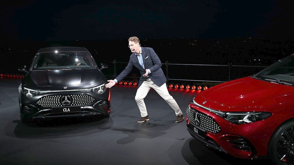 Bringt der neue vollelektrische CLA - hier bei der Vorstellung durch Mercedes-Chef Ola Källenius - die Wende bei den E-Auto-Verkäufen der Schwaben? (Archivbild) Foto: Marijan Murat