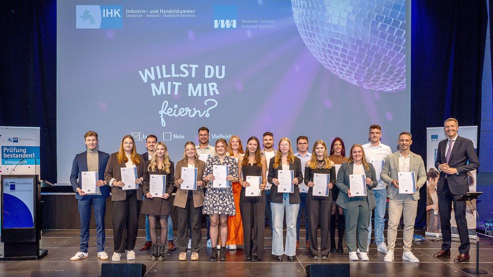 Unter den 375 Fortbildungsabsolventen befanden sich auch 35 neue Betriebswirte der Verwaltungs- und Wirtschafts-Akademie (VWA). Foto: Holger Bulk