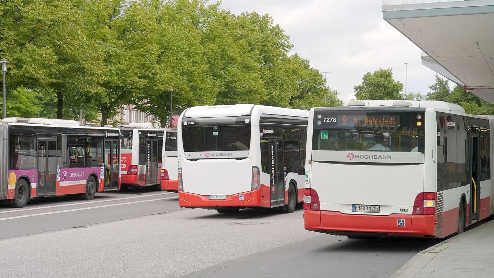 Weniger Fahrgäste in Bussen und Bahnen als vor Corona. (Archivbild) Foto: Marcus Brandt