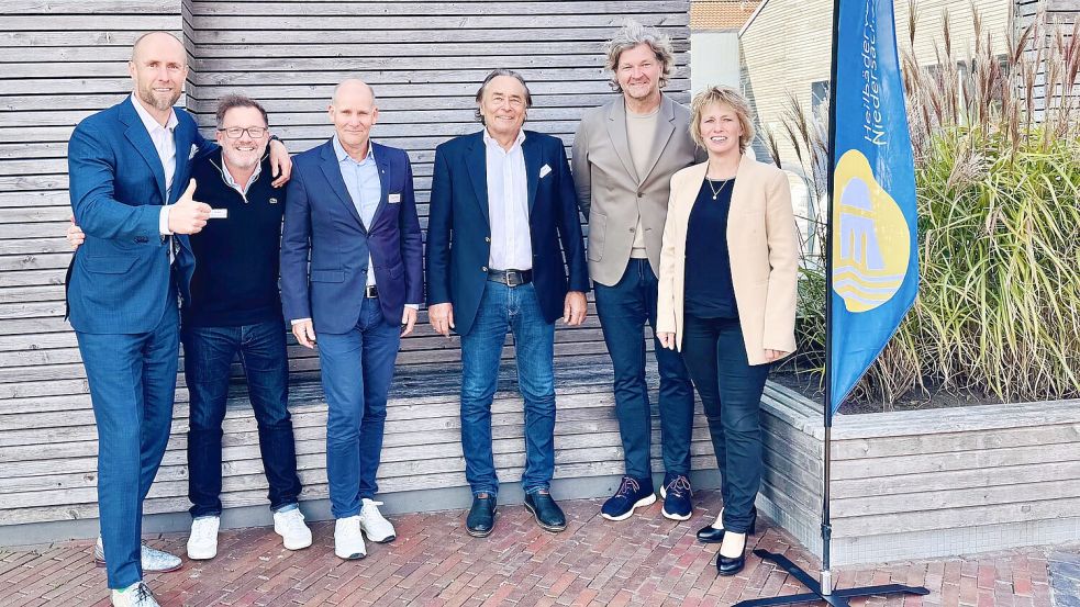Dr. Norbert Hemken (Bad Zwischenahn, von links), Kai Koch (Kurdirektor Carolinensiel-Harlesiel), André Schubert (Bad Pyrmont), Martin Kaune (Bad Salzdetfurth), Wilhelm Loth (Norderney) und Bettina Beimel (Oberharz) hatten gute Laune beim Bädertag. Foto: Constanze Günther
