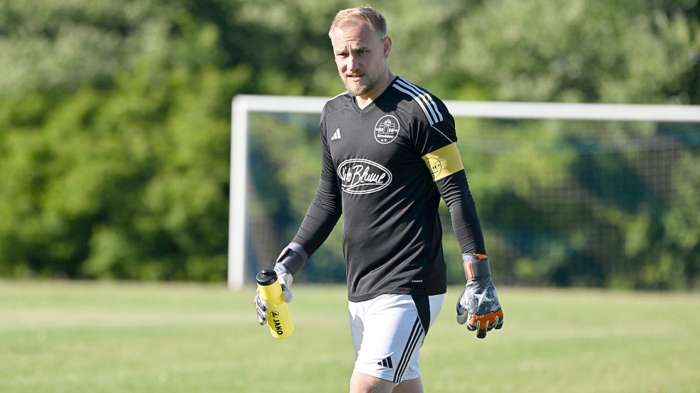 René Breu ist seit vielen Jahren eines der Gesichter des Strudden und auch Kapitän des Fußball-Ostfrieslandligisten. Dienstagabend schrieb er eine besondere Geschichte. Foto: Jens Doden/ Blomberg