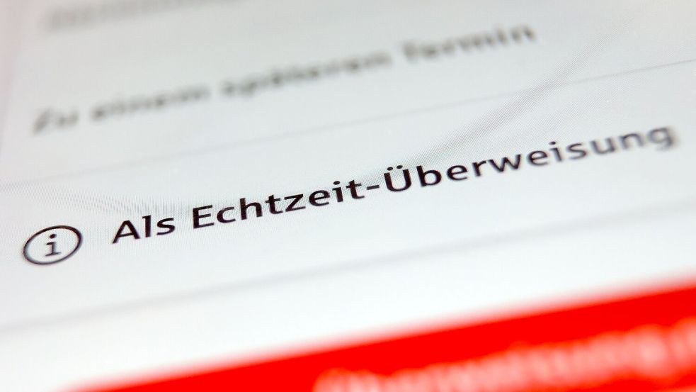 Innerhalb von Sekunden ist das Geld von einem aufs andere Konto überwiesen. (Symbolbild) Foto: Karl-Josef Hildenbrand