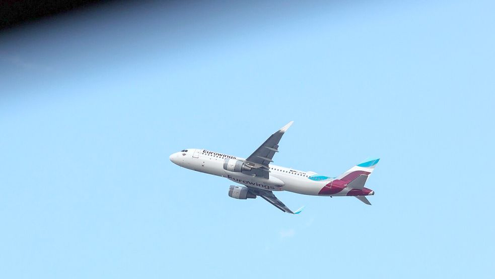 Am Mittwochabend musste ein Eurowings-Flieger kurz nach Abflug wieder zum Hamburg Airport zurückkehren. (Archivbild) Foto: Bodo Marks