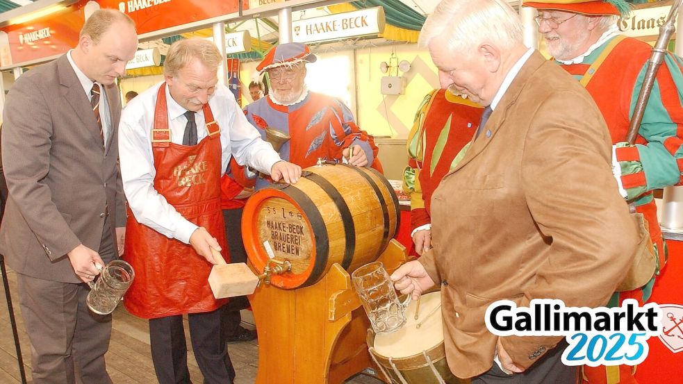 Der damalige Bürgermeister Wolfgang Kellner beim Fassanstich im Jahr 2006. Foto: Bodo Wolters/Archiv