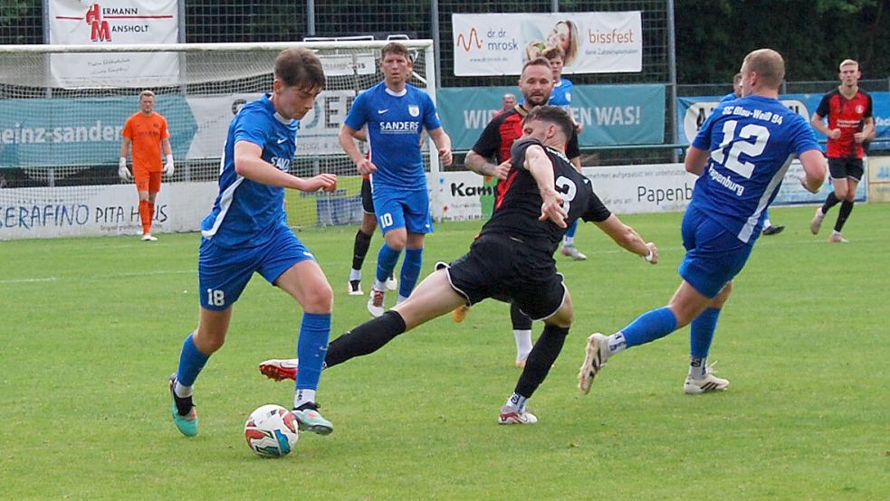 Wilko Docter (links) und seine Papenburger Teamkollegen wollen mit einem Heimsieg über den TuS Esens die Tabellenführung verteidigen. Foto: Marco Reemts