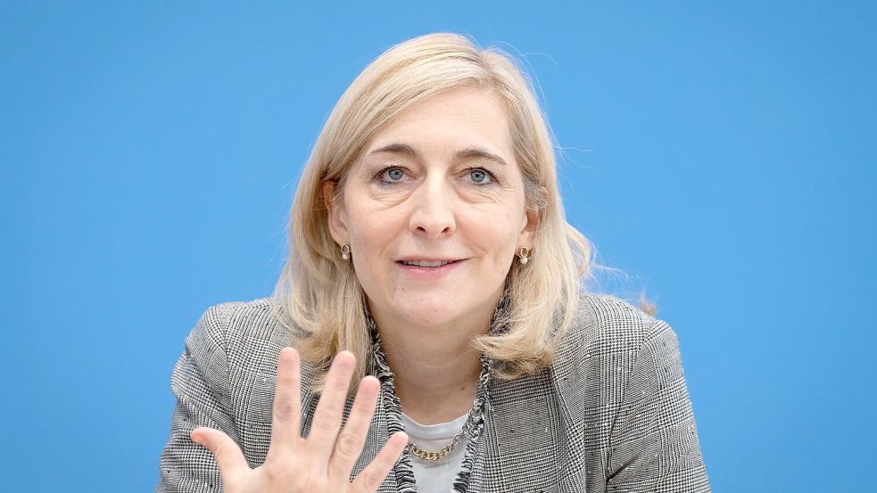 Ministerin Warken will Beitragserhöhungen abwenden. (Archivbild) Foto: Soeren Stache