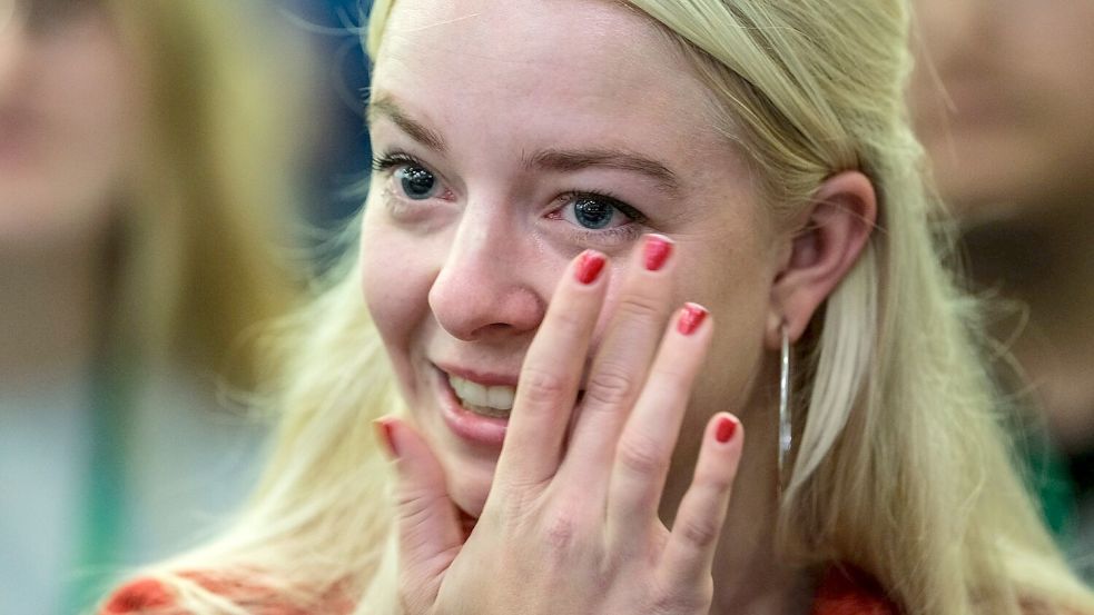 Zum Abschied flossen bei Jette Nietzard Tränen. Foto: Sebastian Willnow/dpa